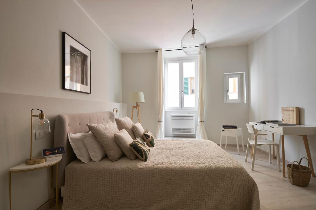 3 Master Bedrooms With Balcony On The River With Views Firenze Bagian luar foto